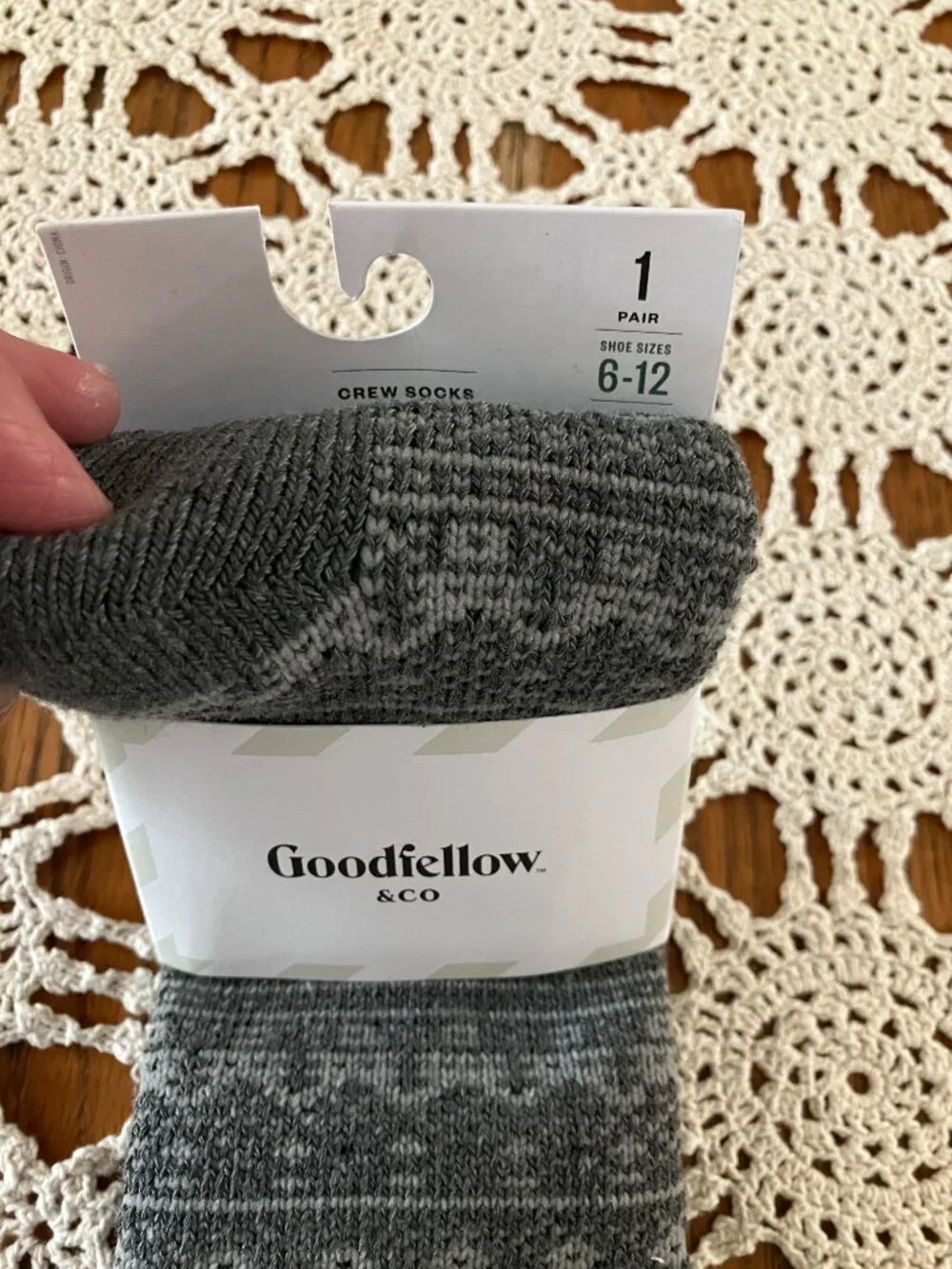 New Adult Shoe Sz: 6 - 12 1 Pair Goodfellow & Co. Crew Socks Grey Wintery Print